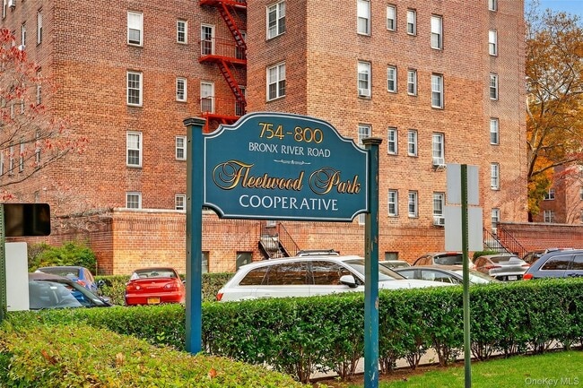 Building Photo - 770 Bronx River Rd Unit A36