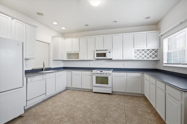 Photo - 17239 Chateau Pine Way