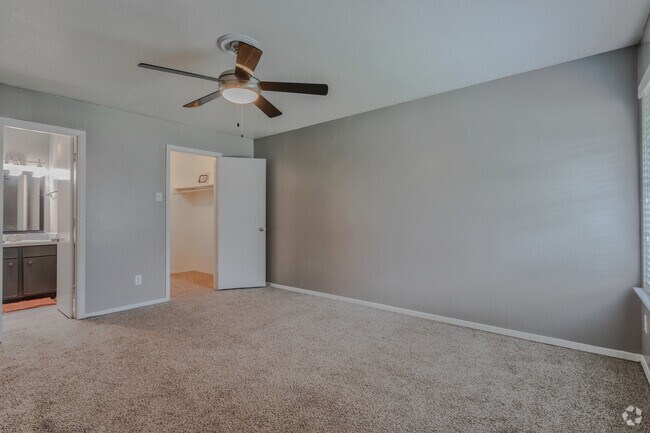 2 habitaciones, 1,5 baños - 900 pies cuadrados - Dormitorio - Oakmont Apartment Homes