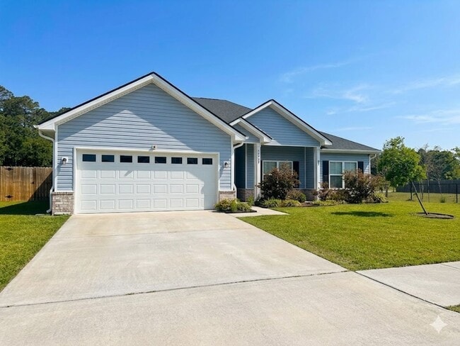 Photo - MOVE IN SPECIAL: $1000 OFF 1ST MONTH'S RENT!**
