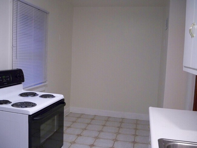 Photo - 331 W Cedar St Unit Apt 2