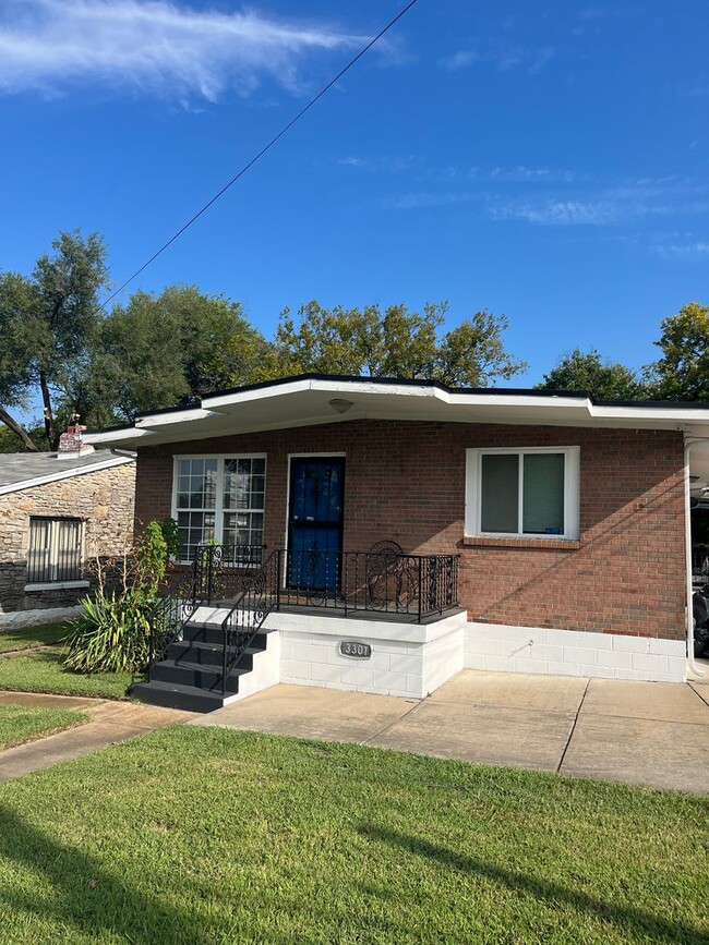 Building Photo - 3301 Batavia St Unit B Rental