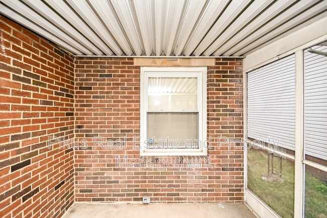 Photo - 919 Clarendon Ave NW
