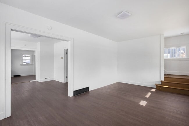 Photo - 302 E Grove St