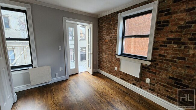 Building Photo - STUNNING MIDTOWN WEST 3 BEDROOM - WON'T LA... Rental