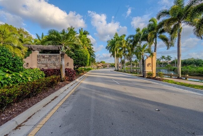 Building Photo - 708 SW 147th Ave