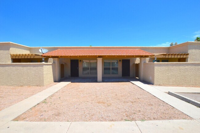 Building Photo - 785 N Arrowhead Dr Unit Apt 2