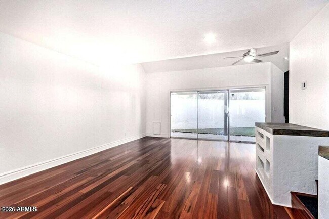 Photo - 1530 S River Dr