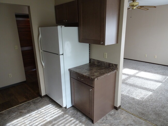 Kitchen - 404 Plaza Heights Rd Unit 4plexinMarshalltown