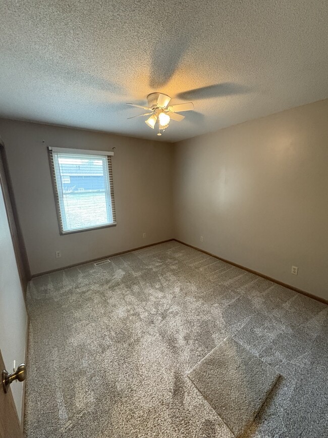 Photo - 402 Rolling Green Dr