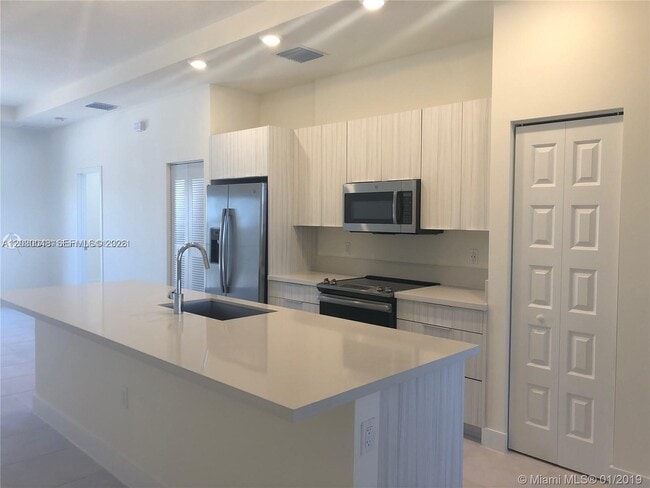 Building Photo - 7825 NW 104th Ave Unit 34