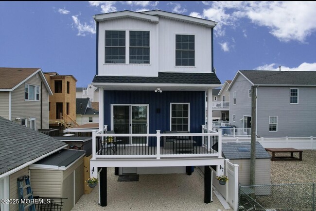 Building Photo - 1309 NW Central Ave Rental