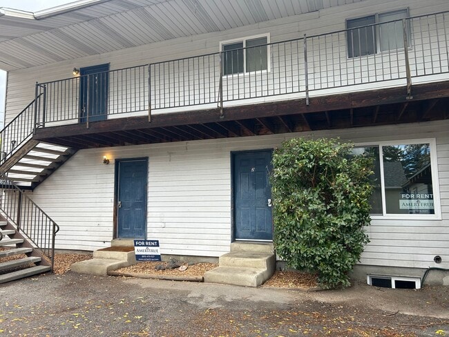 Building Photo - 400 E 4 plex Unit 2