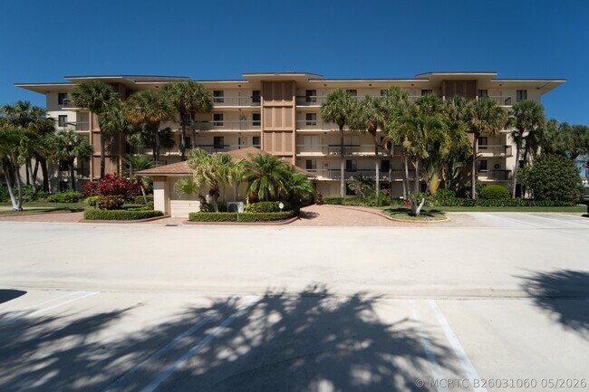 2501 Marina Isle Way Unit 203