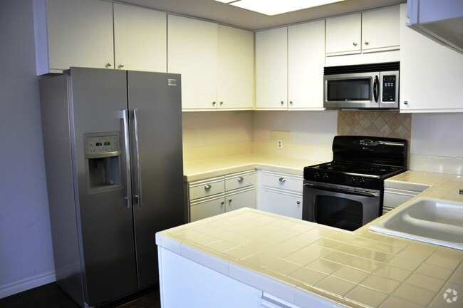 Building Photo - 446 Monterey Blvd Rental