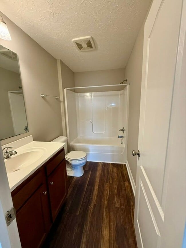 Photo - 272 Audley Ave Unidad C24
