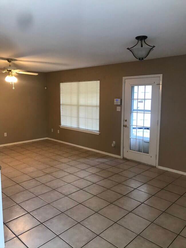 Photo - 467 Redbud Cir House