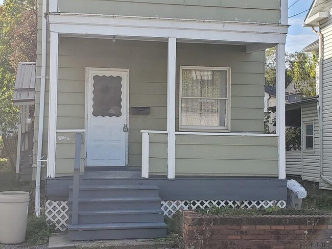 Building Photo - 195 D St