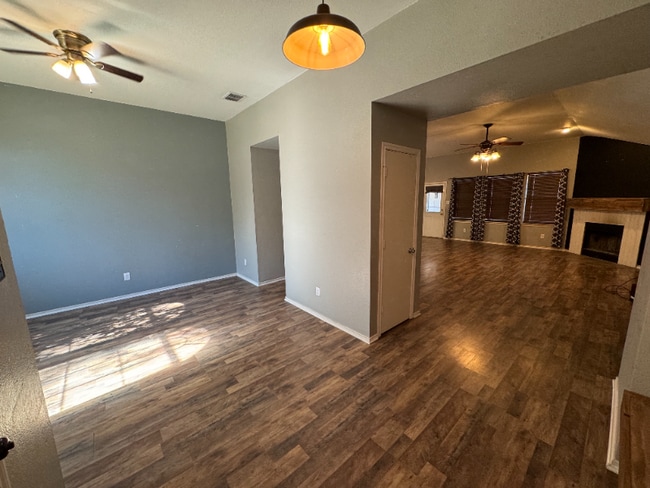 Photo - 1988 Helmoken Falls Dr