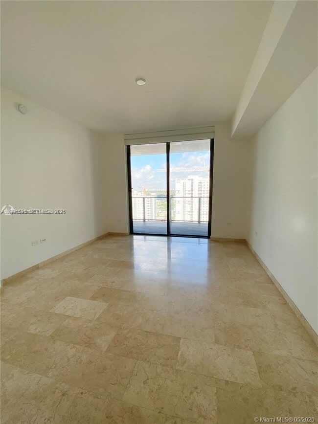 Photo - 88 SW 7th St Unidad 1404