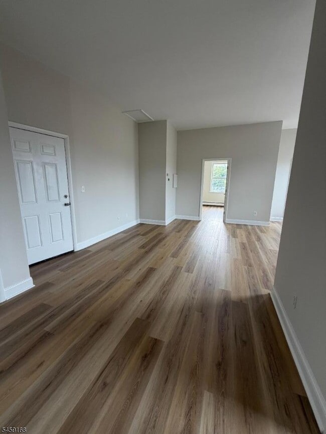 150 E Main St