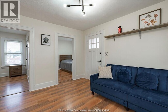 Photo - 1247 Richmond St