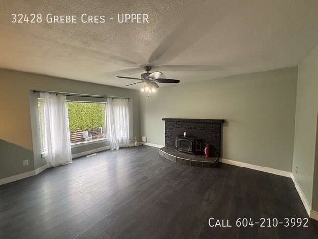 Photo - Clean Simple Home Unit UPPER