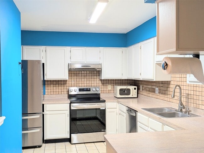Photo - 6223 Gladewell Dr