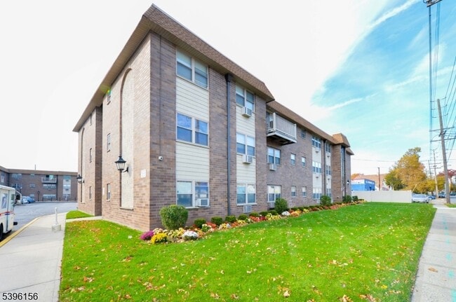 Photo - 199 Bergen Turnpike