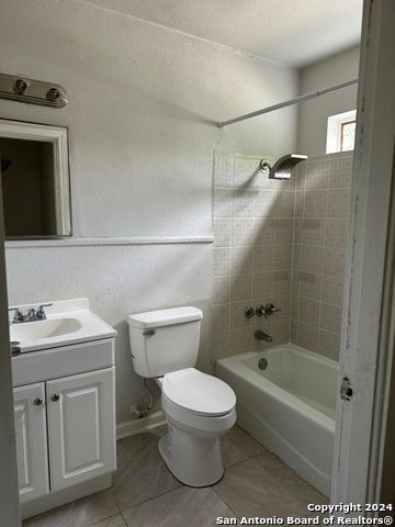 Photo - 1221 thorain