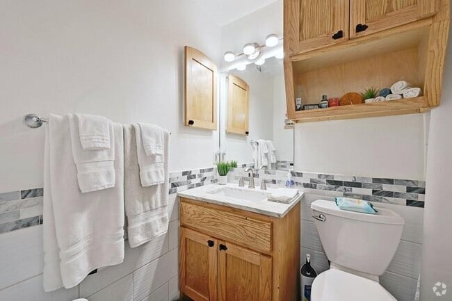 Building Photo - 711 Eberhart Ln Unit 106 Rental
