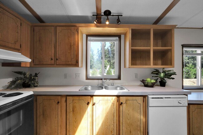 Photo - 3-Bedroom 2-Bathroom home with HUGE Shop in Cedar Flats