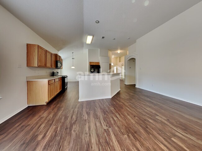 Photo - 728 Raven Dr