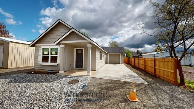 Photo - 221 Laurel St