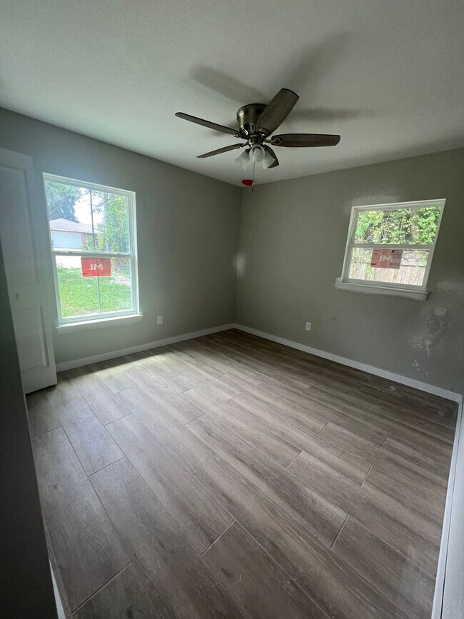 NEWER Debary Home LOW utility - Image 