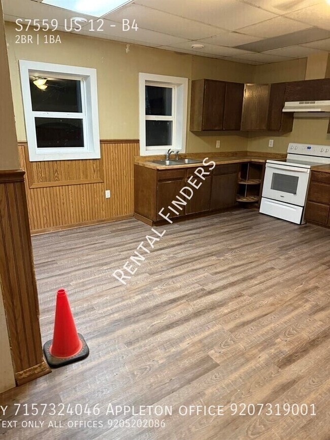 Building Photo - S7559 US-12 Unit B4