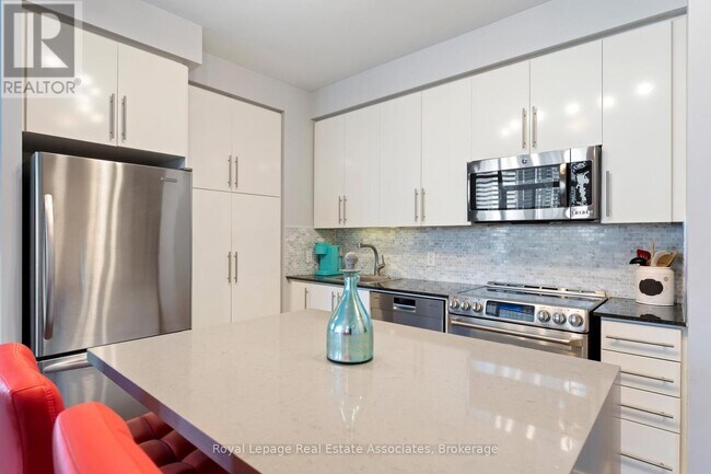 Photo - 330 Burnhamthorpe Rd W Unit 2604