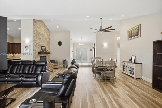 Photo - 1190 Balboa Ct