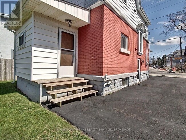 Photo - 89 Hellems Ave Unité Main Level