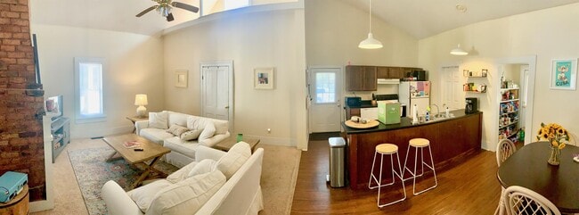 Photo - 160 Lyndon Ave