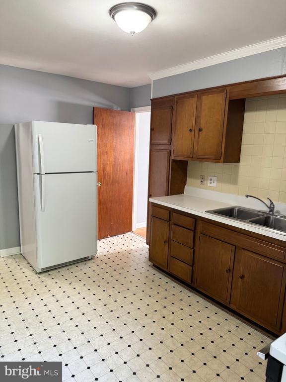 Building Photo - 1212 Payne St Unit #A-UPPER Rental