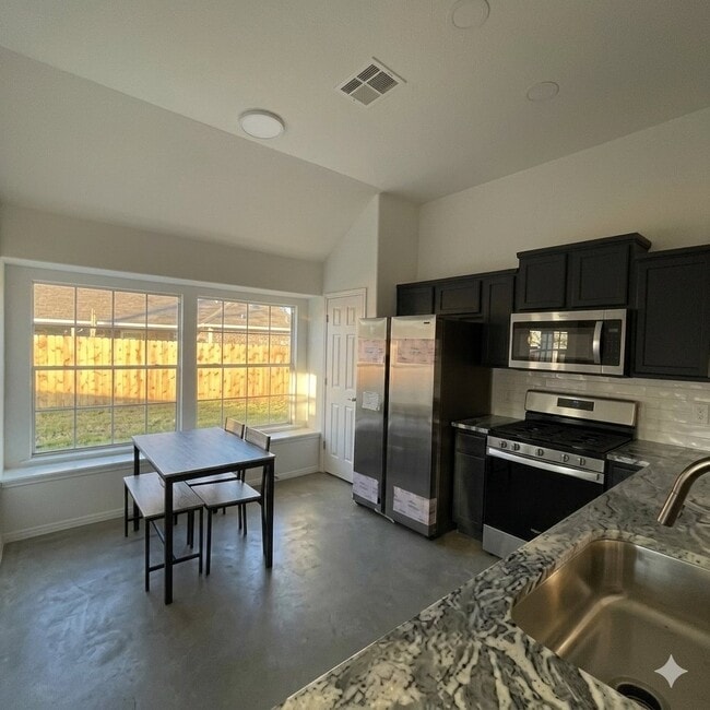 2100 Rosemary Ln