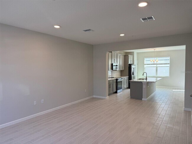 Photo - 619 Pothos St