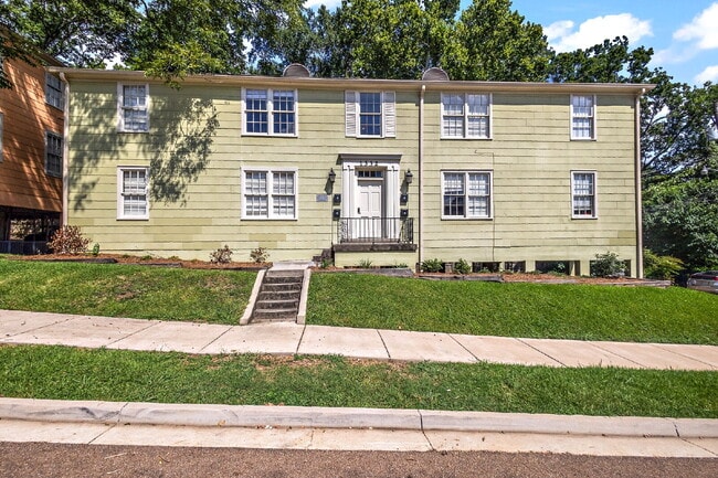 Building Photo - Belhaven Bombshell FURNISHED Unit 3