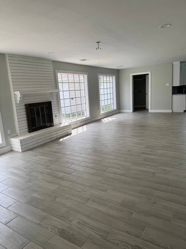 Photo - 2700 Country Club Dr