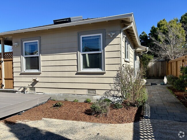 Building Photo - 1422 7th St Rental