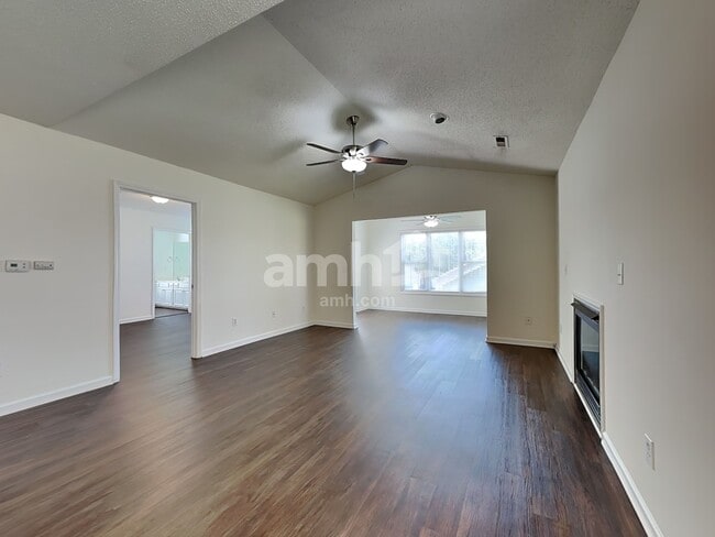 Photo - 130 Exeter Ct