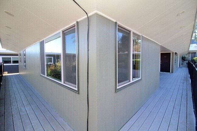 Photo - 3200-3236 SW Marigold St Unidad 3208