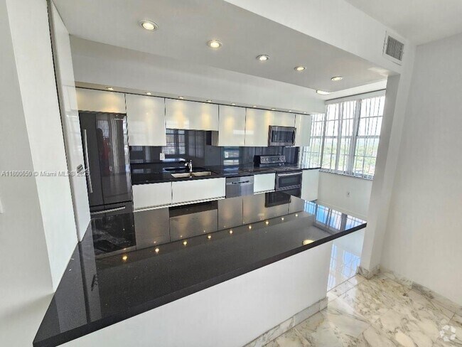 Building Photo - 18051 Biscayne Blvd Unit 1704 Rental