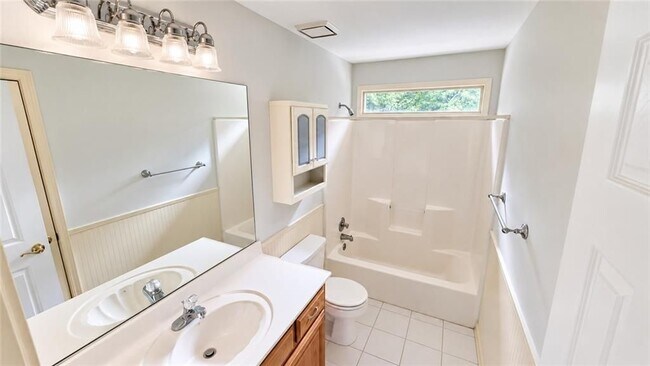 2370 Friars Gate Dr NE